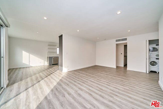 Building Photo - 425 S Willaman Dr