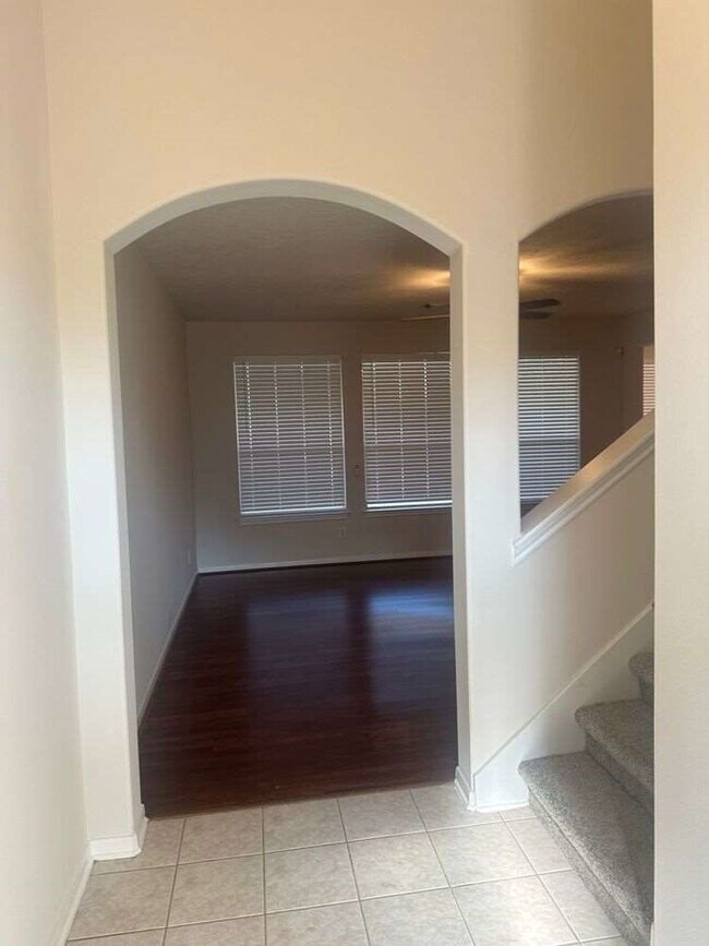 Building Photo - 127 W Burberry Cir