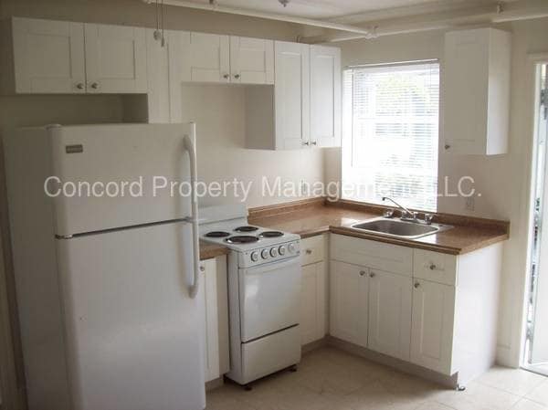 Building Photo - 728 Tequesta St