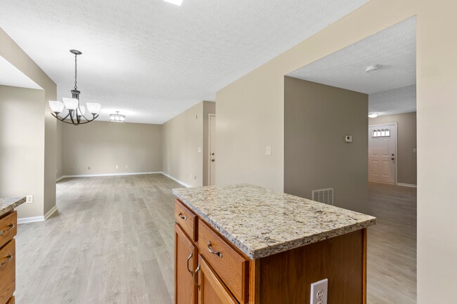 Building Photo - 5710 Silver Spurs Ln