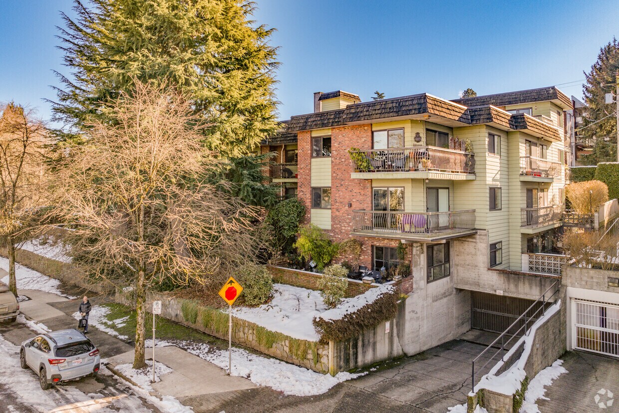 Primary Photo - 680 E 5th Ave