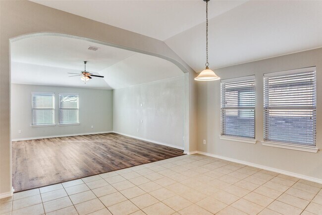 Foto del edificio - 2729 Adams Fall Ln