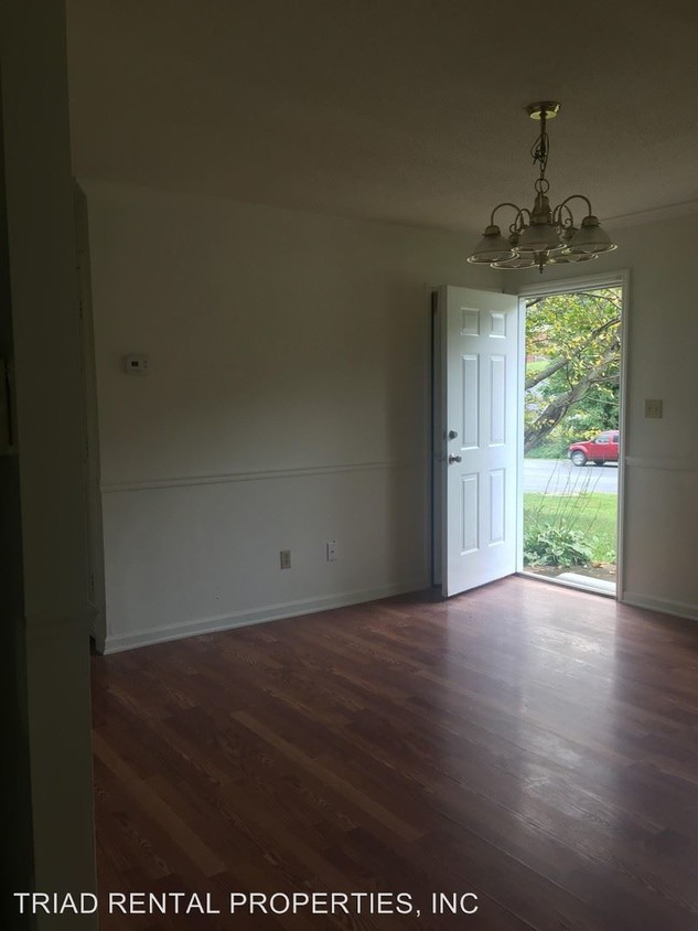 Foto principal - 3 br, 2 bath House - 922 MEADOWBROOK ROAD