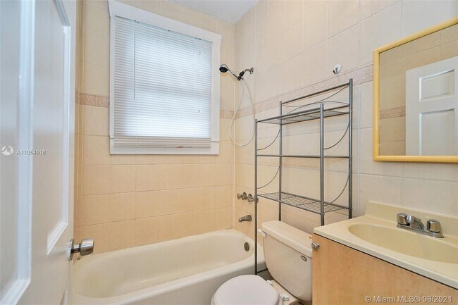 Foto del edificio - 229 NE 32nd St