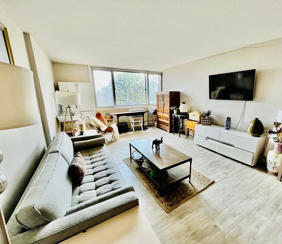 Primary Photo - 2144 N Lincoln Park W