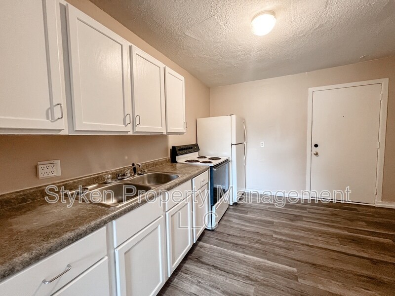 Primary Photo - 294 N Greenwood Ave