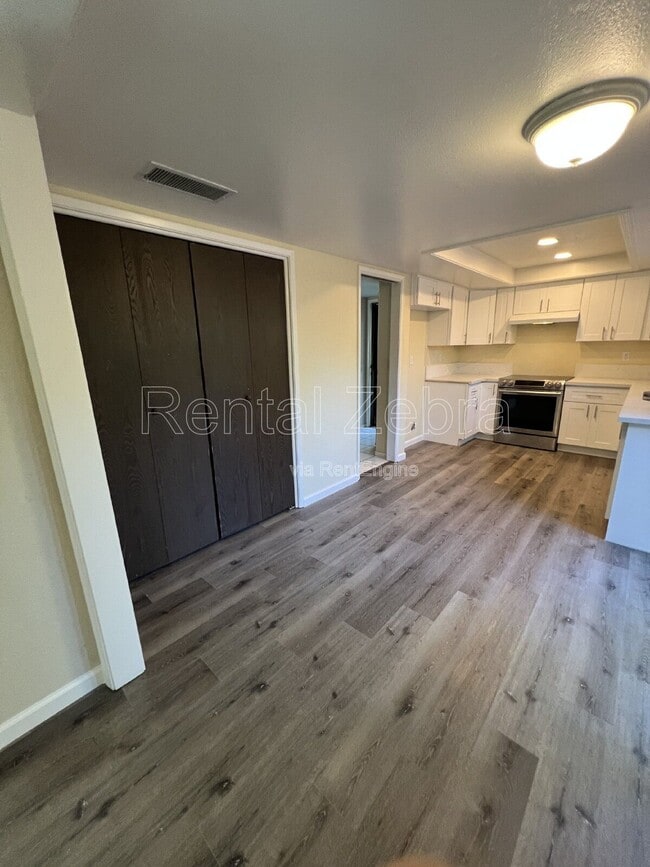 Building Photo - 3616 Cherryglen Way