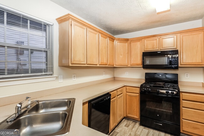 Building Photo - 2585 Lake Royale Dr