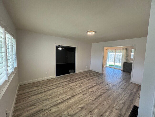 Foto del edificio - 5753 Mohican Dr