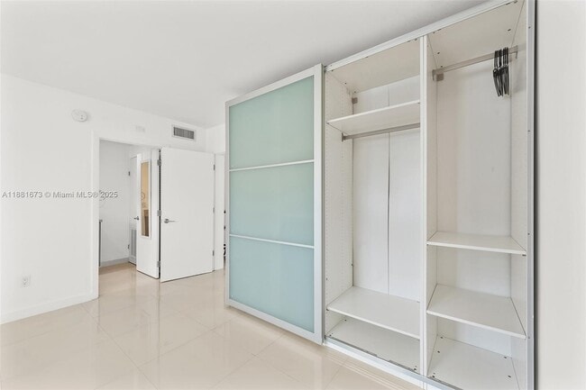 Building Photo - 2924 Day Ave