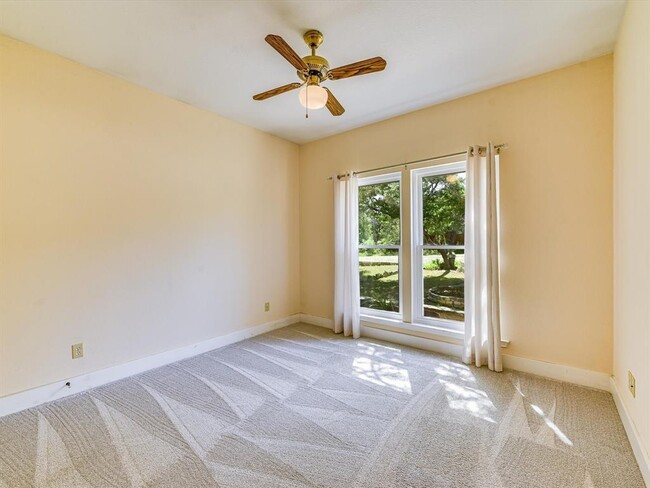 Building Photo - 3 Springwood