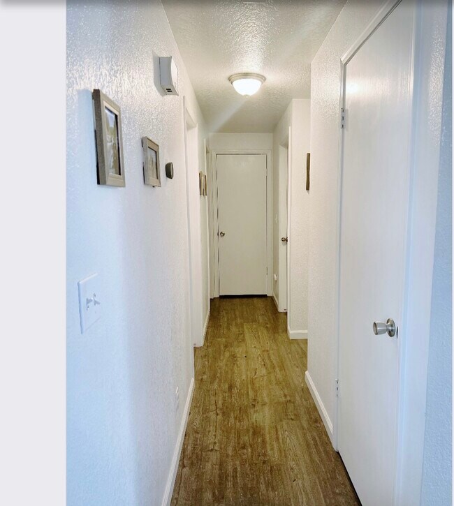 Foto del edificio - 912 Herrick Ave