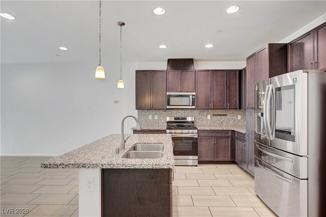 Foto del edificio - 985 Via Lombardi