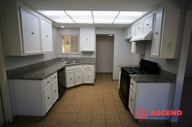 Foto del edificio - Beautiful Southwest Home with Pool!