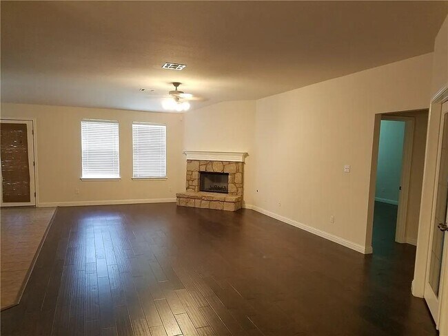 Building Photo - 9417 Castle Pines Dr