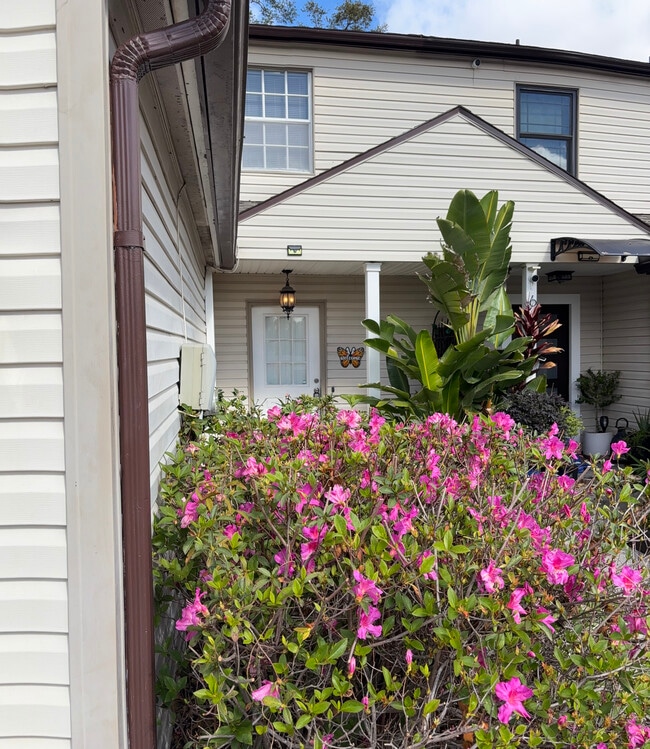 Foto del edificio - 6141 Oak Cluster Cir