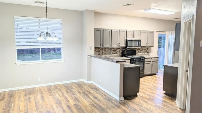 Foto del edificio - 5016 Barlow Dr