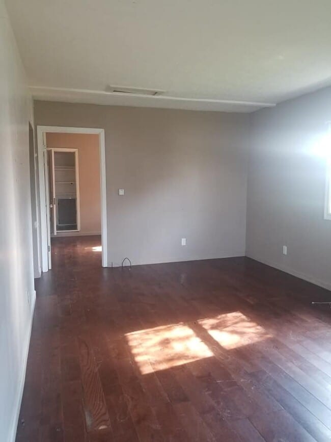 Building Photo - 2BR Bungalow Elmira Heights