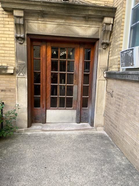 Building Photo - 2214 W Thome Ave