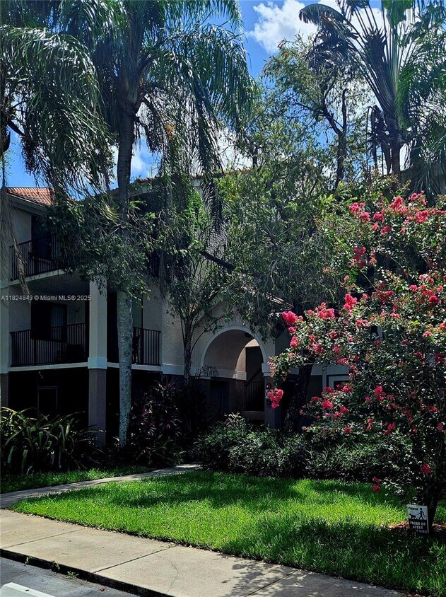 Foto principal - 10121 W Sunrise Blvd