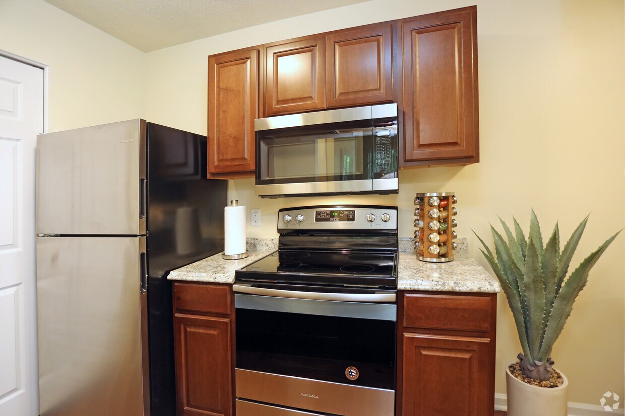 Sedgefield Square Apartments Greensboro, NC