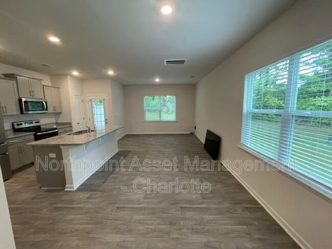 Building Photo - 8117 Murray Br Dr