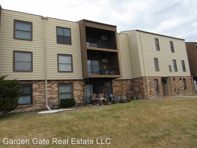 Building Photo - 1 br, 1 bath House - 4500 S Poplar 202