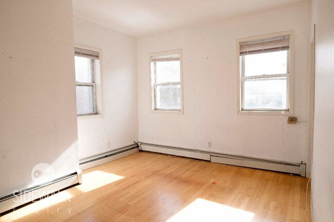 Building Photo - 260 Nassau Ave