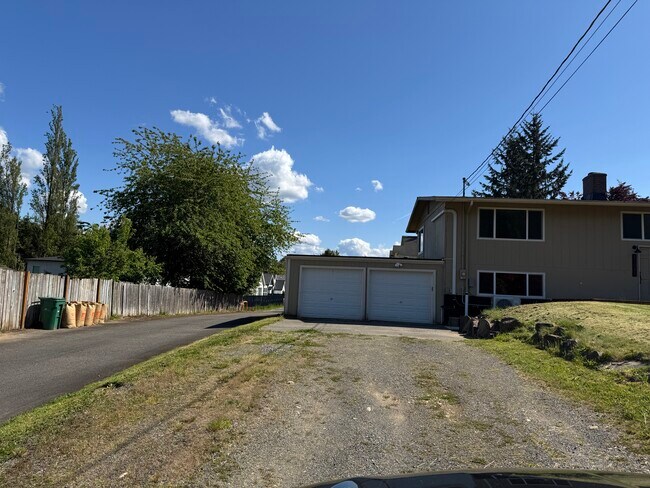 Entrada de coches - 13016 16th St NE