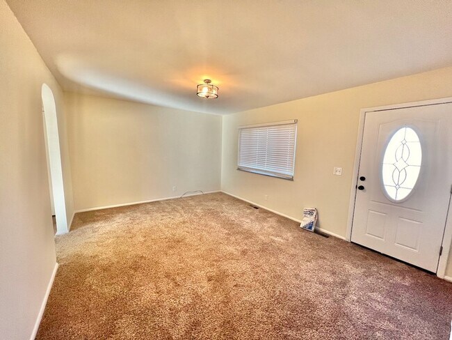 Building Photo - Beautifully Remodeled Ranch Home!