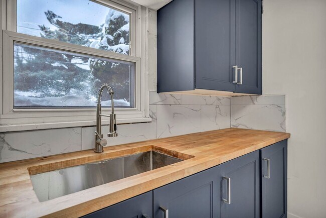 Foto del edificio - 6606 Ridgeview Rd