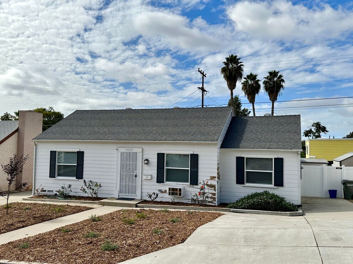 Primary Photo - Remodeled 3 Bedroom 1 Bath House Located O...
