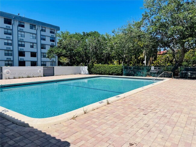 Building Photo - 2401 Riverside Dr