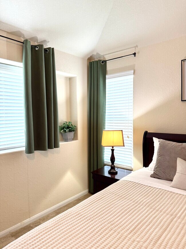 Foto del edificio - 3151 Upland Spring Trce