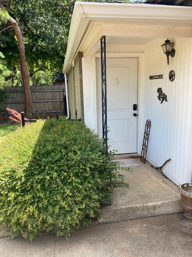 Foto principal - 2401 Dartmouth St