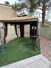Building Photo - 9224 Kentucky Oaks Dr