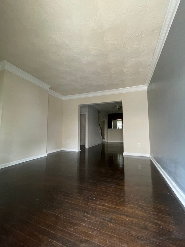 Building Photo - Beautiful Townhome with Hardwood floors on...