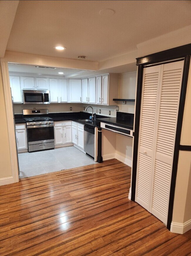 Building Photo - 1003 Chester street Oakland, CA 94607 1bdr
