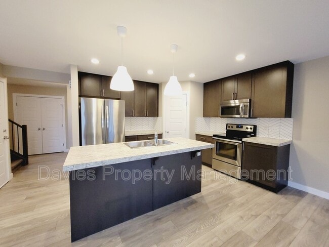 Building Photo - 1606-164A 164A St SW