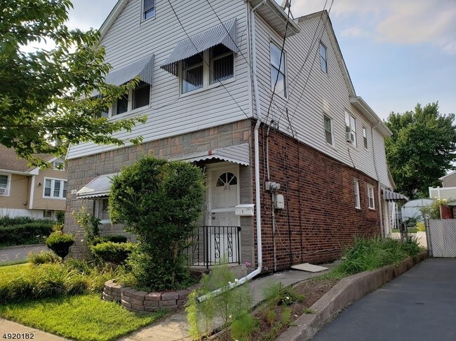 Foto del edificio - 186 E 9th St