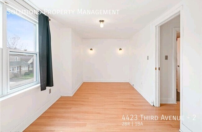 Photo du bâtiment - **Cute 2 Bedroom Upper Floor Unit in Matur...