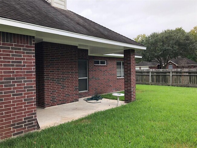 Building Photo - 818 Oak Lodge Ct