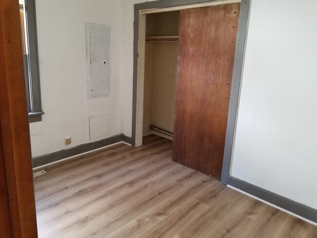 Building Photo - 25073 W Petite Ave