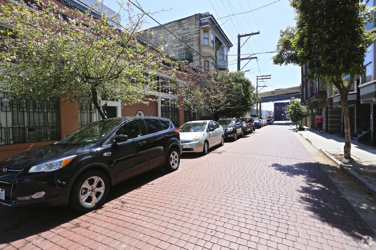 Foto del edificio - 1353-1357 Stevenson St