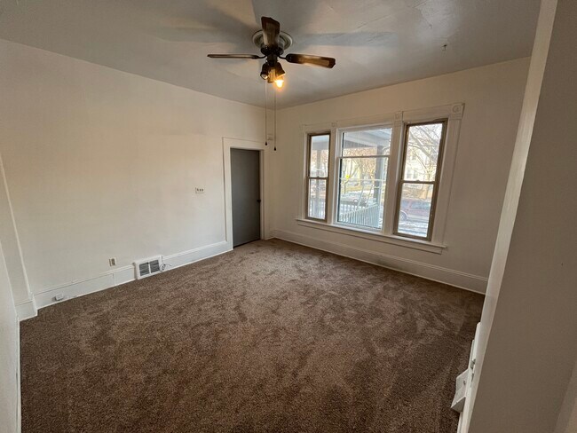 Living room, view from kitchen doorway - 3027 W Mount Vernon Ave