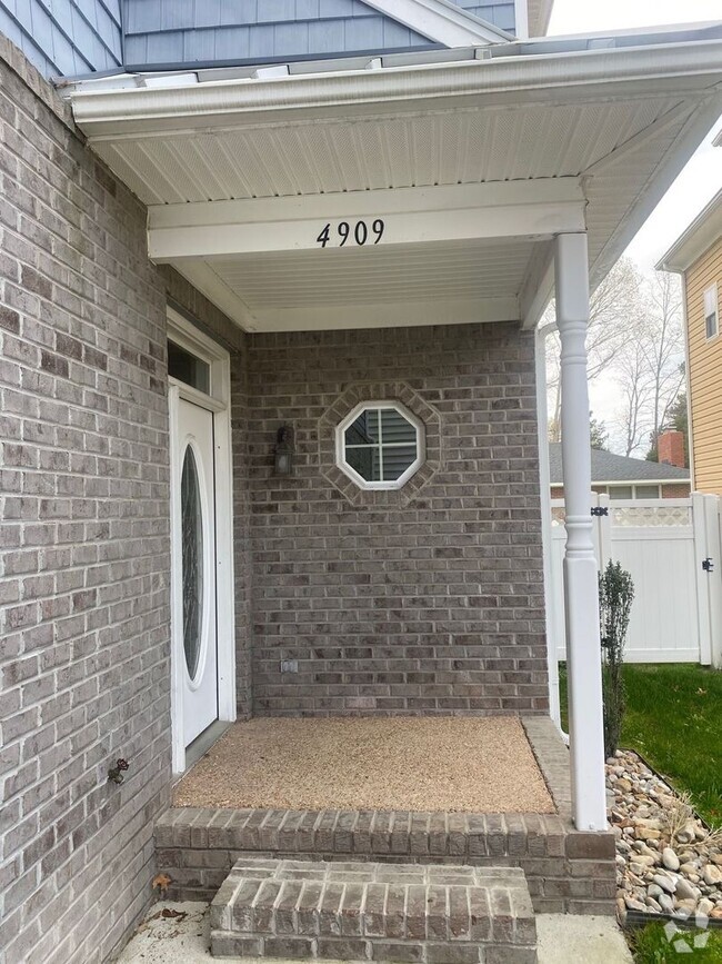 Building Photo - 4909 Aclare Ct