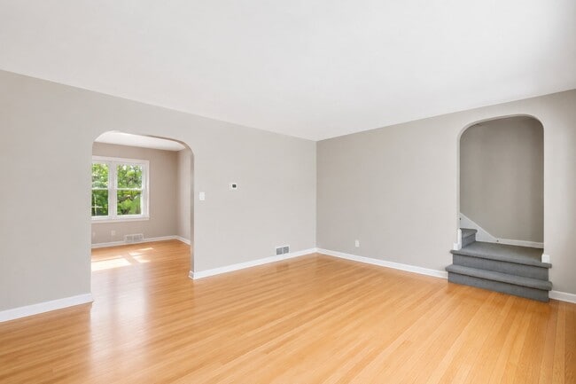 Building Photo - 710 Grignon St