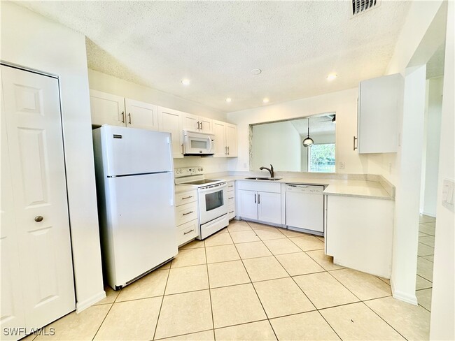 Foto del edificio - 709 Landover Cir