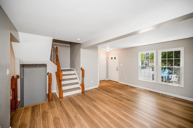Building Photo - 9705 Becker Ct