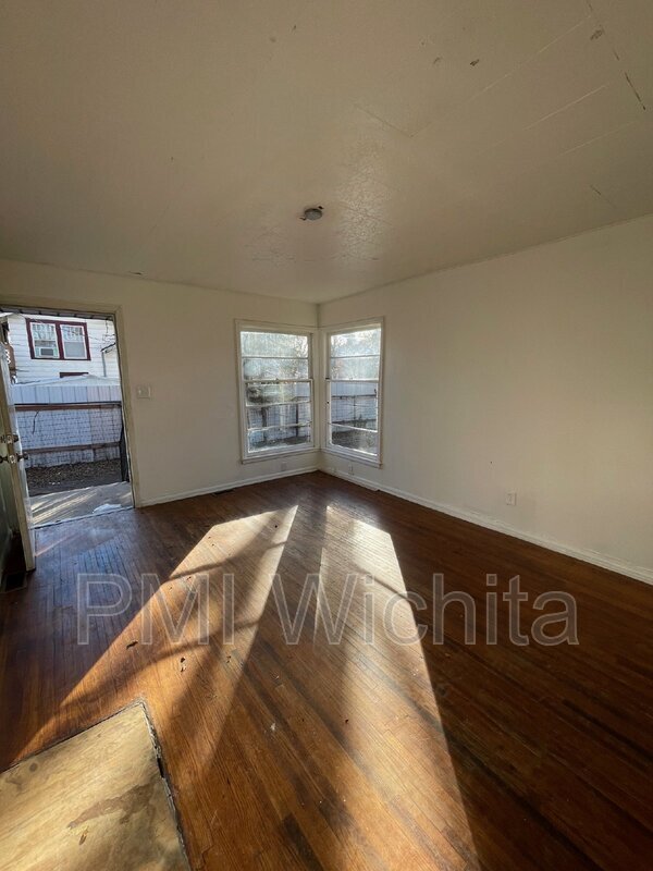 1039 S Laura Ave Unit Apt D, Wichita, KS 67211 Condo for Rent in